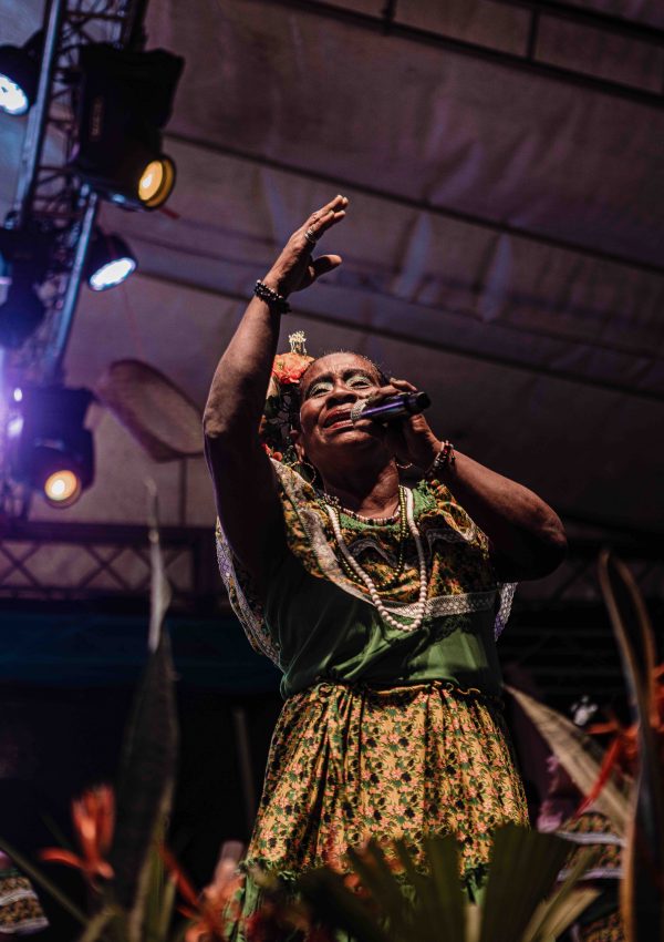 Darlina Sáenz with Akolá Tambó Featured Image