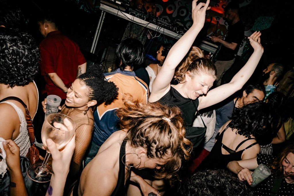 ¡Cumbia, Mi Amor! Bristol Flyer